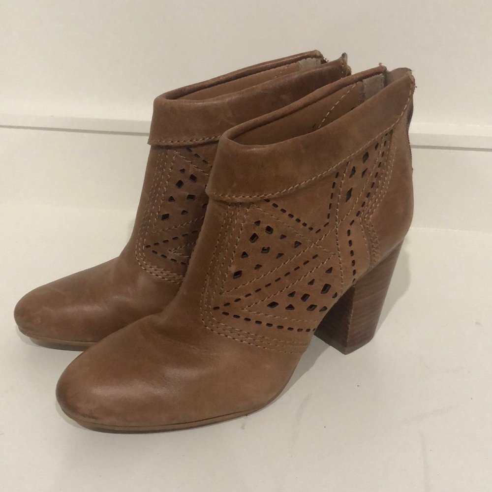 Guess Tan ankle boots